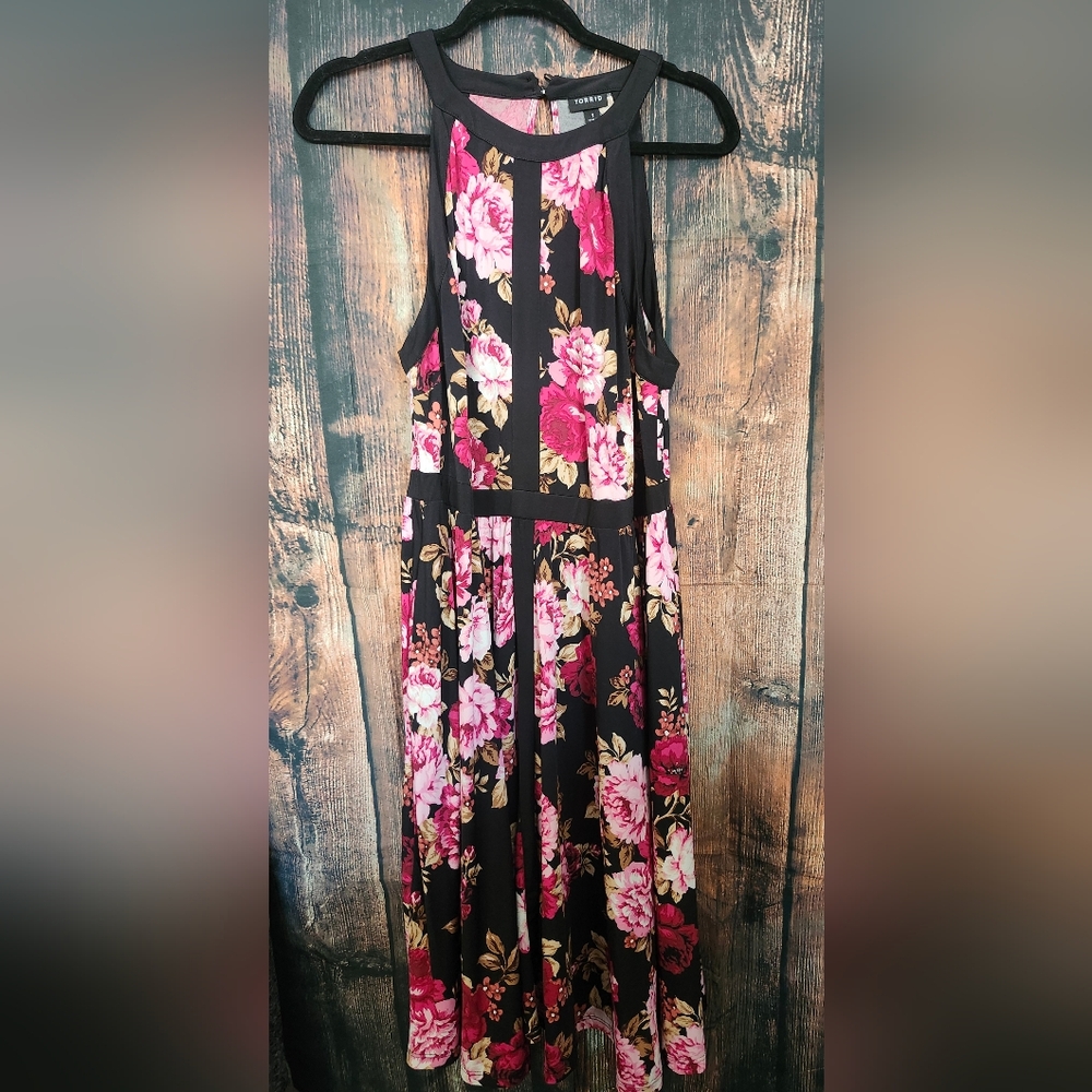 NWOT Gorgeous Torrid Floral Midi Dress